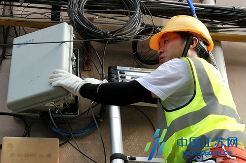 为了通信畅通，他们坚守烈日之下——通讯设备修理者的无声奉献