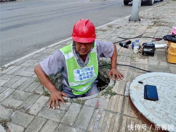 无惧高温 网络维护者坚强“汗”卫城市通信